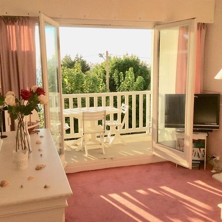 Cote Plage: Charming Trouville Apartment with Linen and Parking Exterior photo