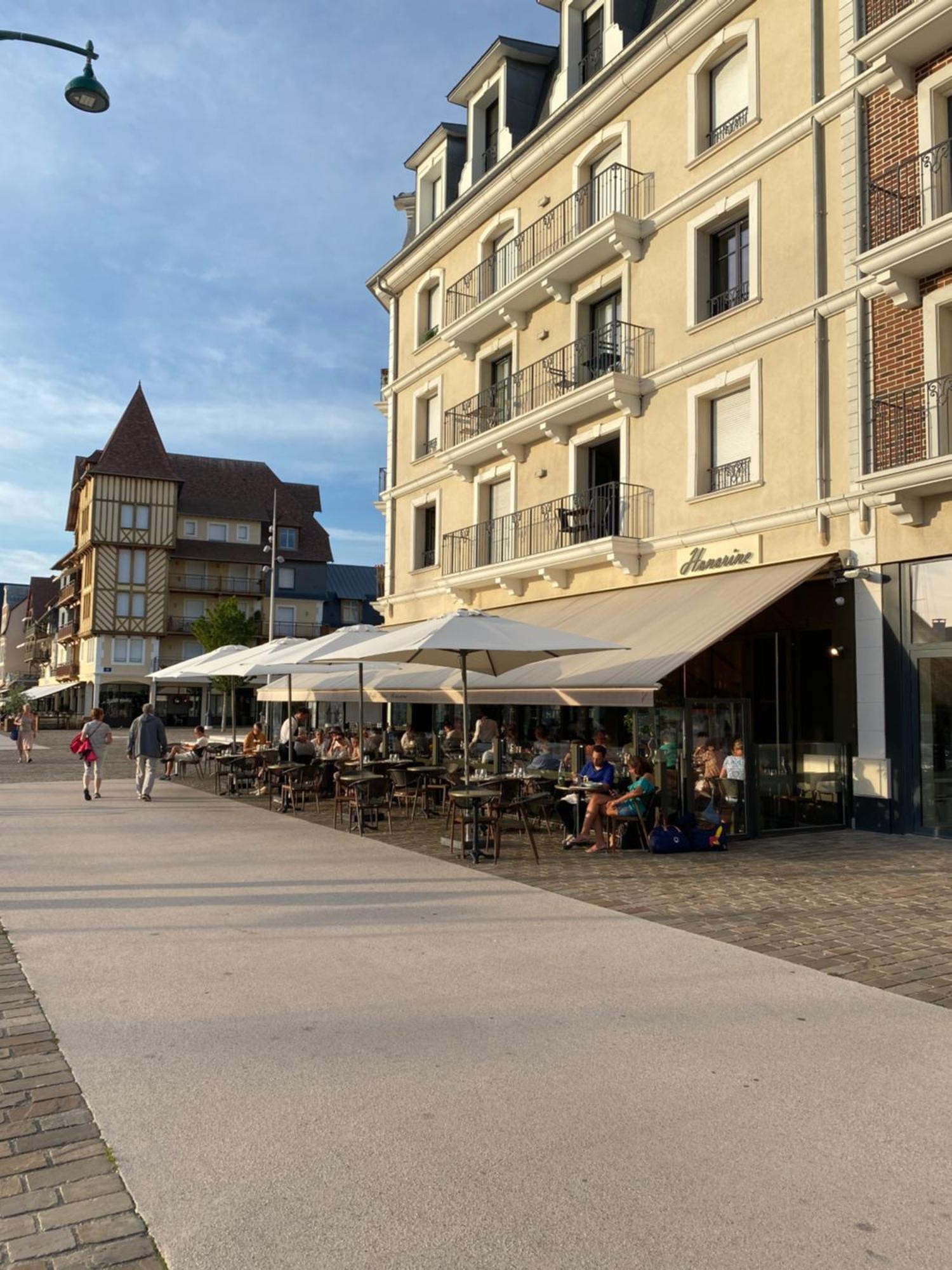Cote Plage: Charming Trouville Apartment with Linen and Parking Exterior photo