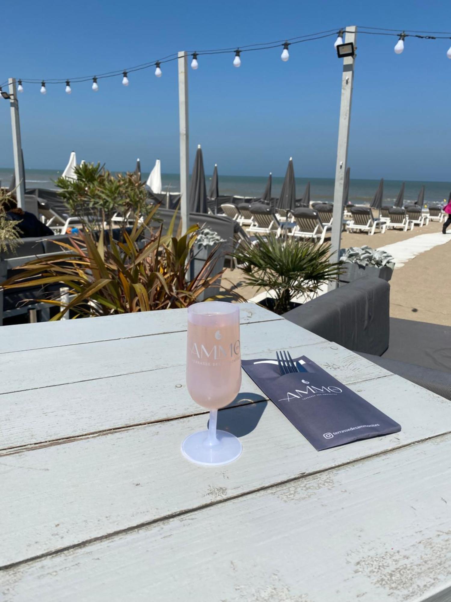 Cote Plage: Charming Trouville Apartment with Linen and Parking Exterior photo